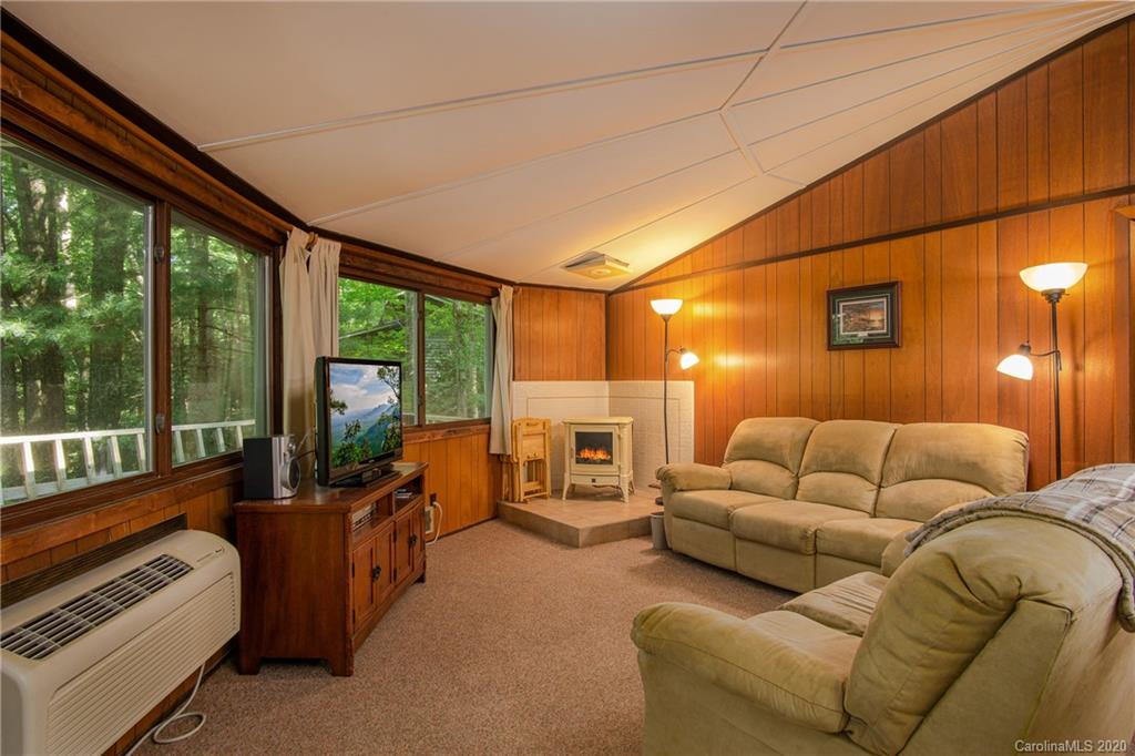 1006 Cardinal Road Brevard, NC 28712 - Photo 5 of 13 Gallery Image 5