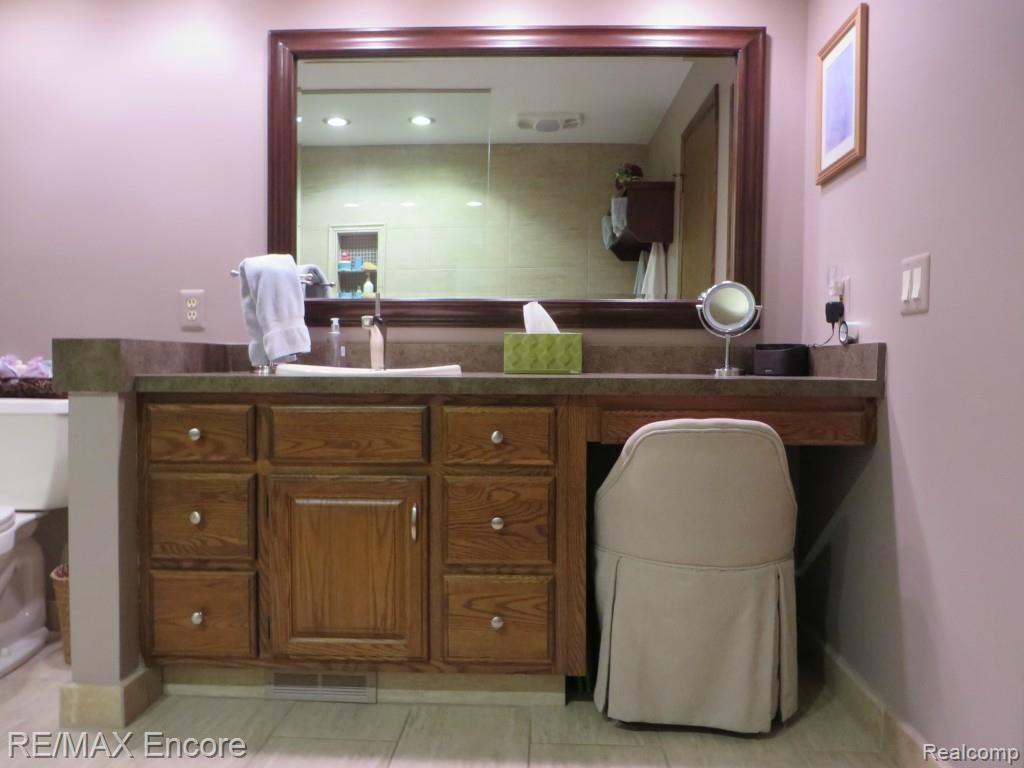 1015 Enfield Road Rochester Hills, MI 48307 - Photo 24 of 32