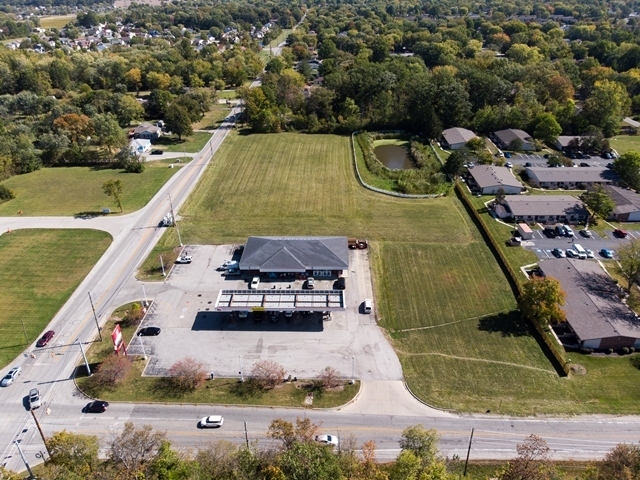865 North German Church Road Indianapolis, IN 46229 - Photo 8 of 10