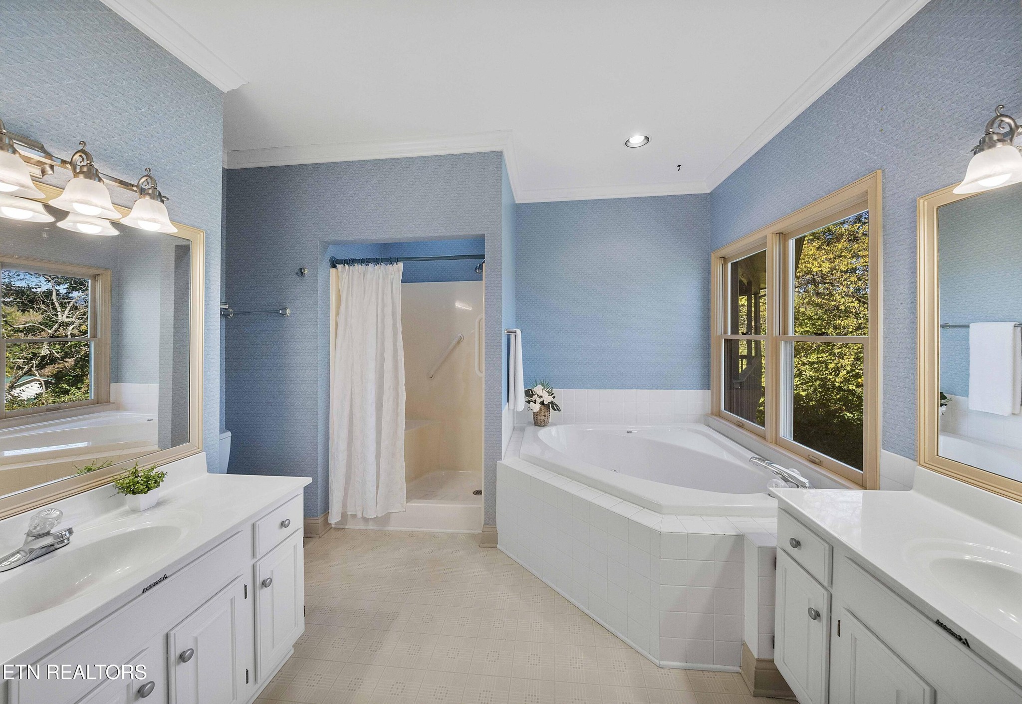 103 Farmington Place Clinton, TN 37716 - Photo 22 of 40 a spacious bathroom with a tub sink and mirror