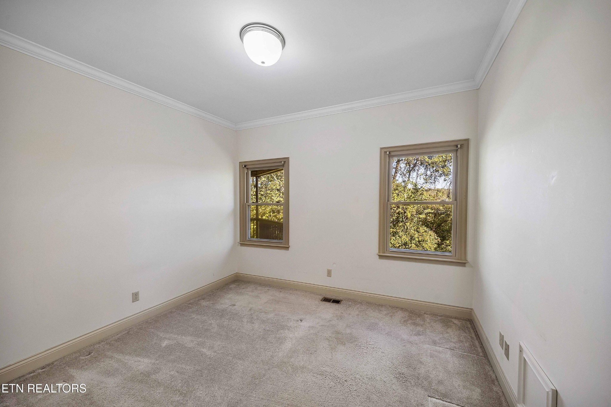 103 Farmington Place Clinton, TN 37716 - Photo 24 of 40 an empty room with a window