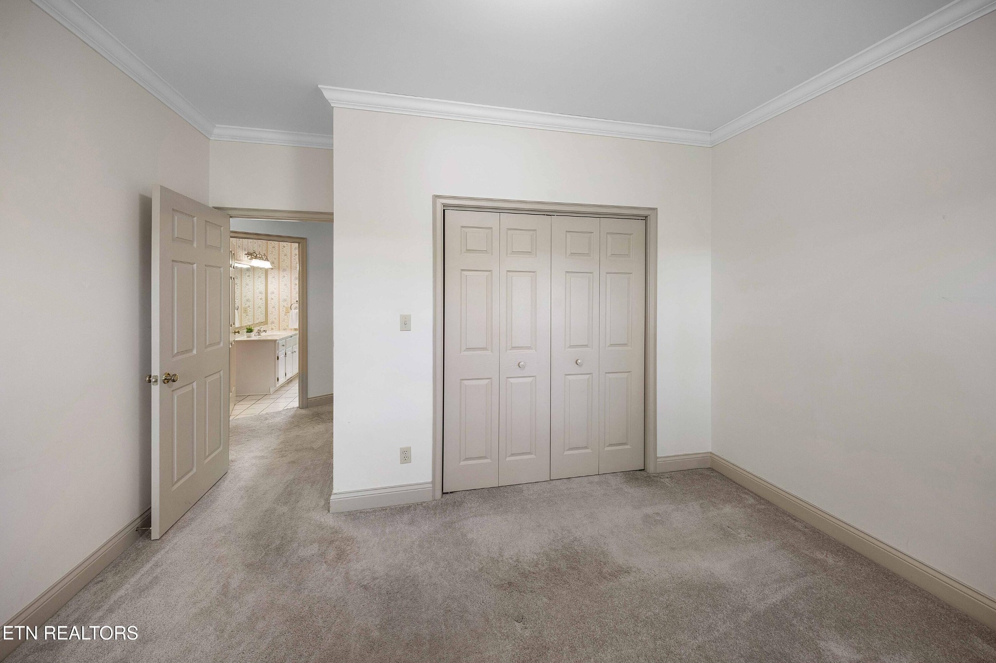103 Farmington Place Clinton, TN 37716 - Photo 25 of 40 wooden floor and closet in a room