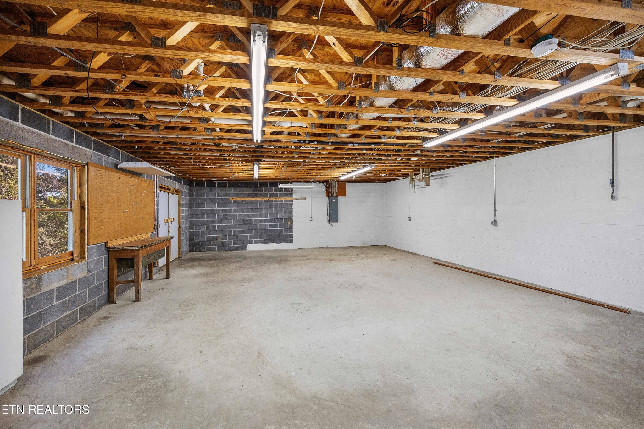 103 Farmington Place Clinton, TN 37716 - Photo 33 of 40 a view of an empty room