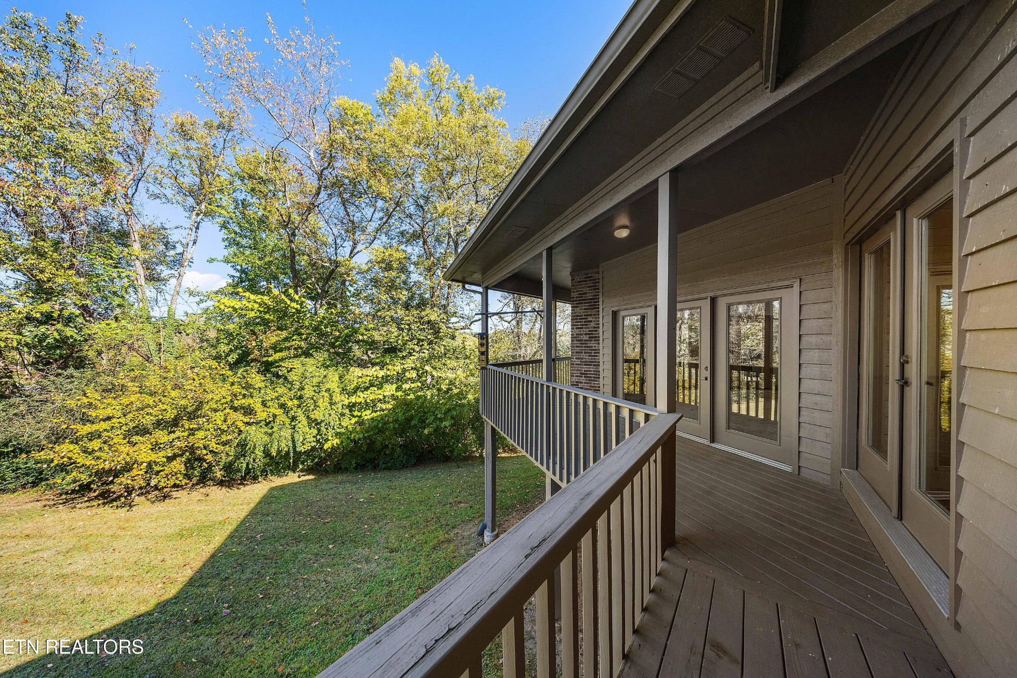 103 Farmington Place Clinton, TN 37716 - Photo 6 of 40 a view of a pathway of a house having outdoor seating