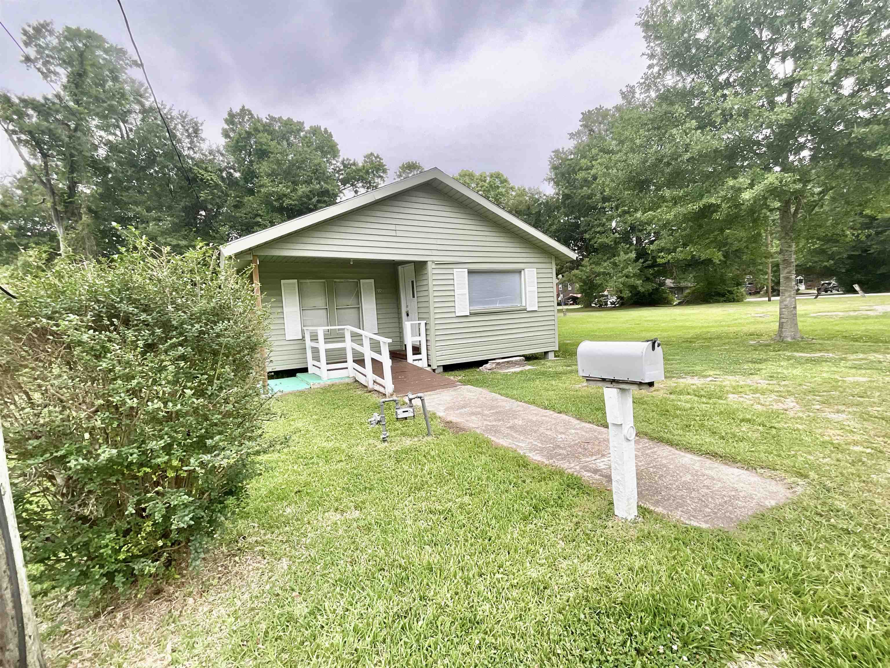 655 North 2nd Street Silsbee, TX 77656 - Photo 2 of 28