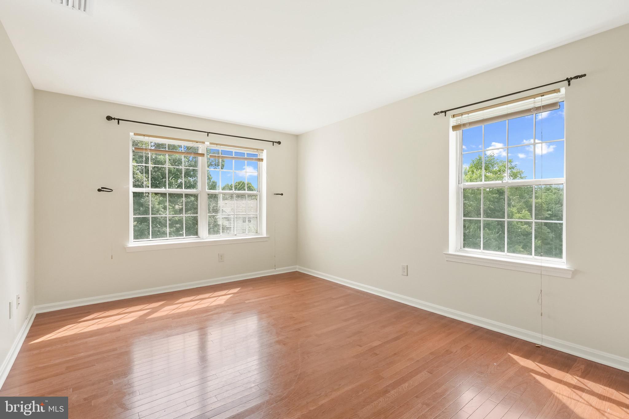 14807 Rydell Road, Unit 203 Centreville, VA 20121 - Photo 17 of 30 Master bedroom