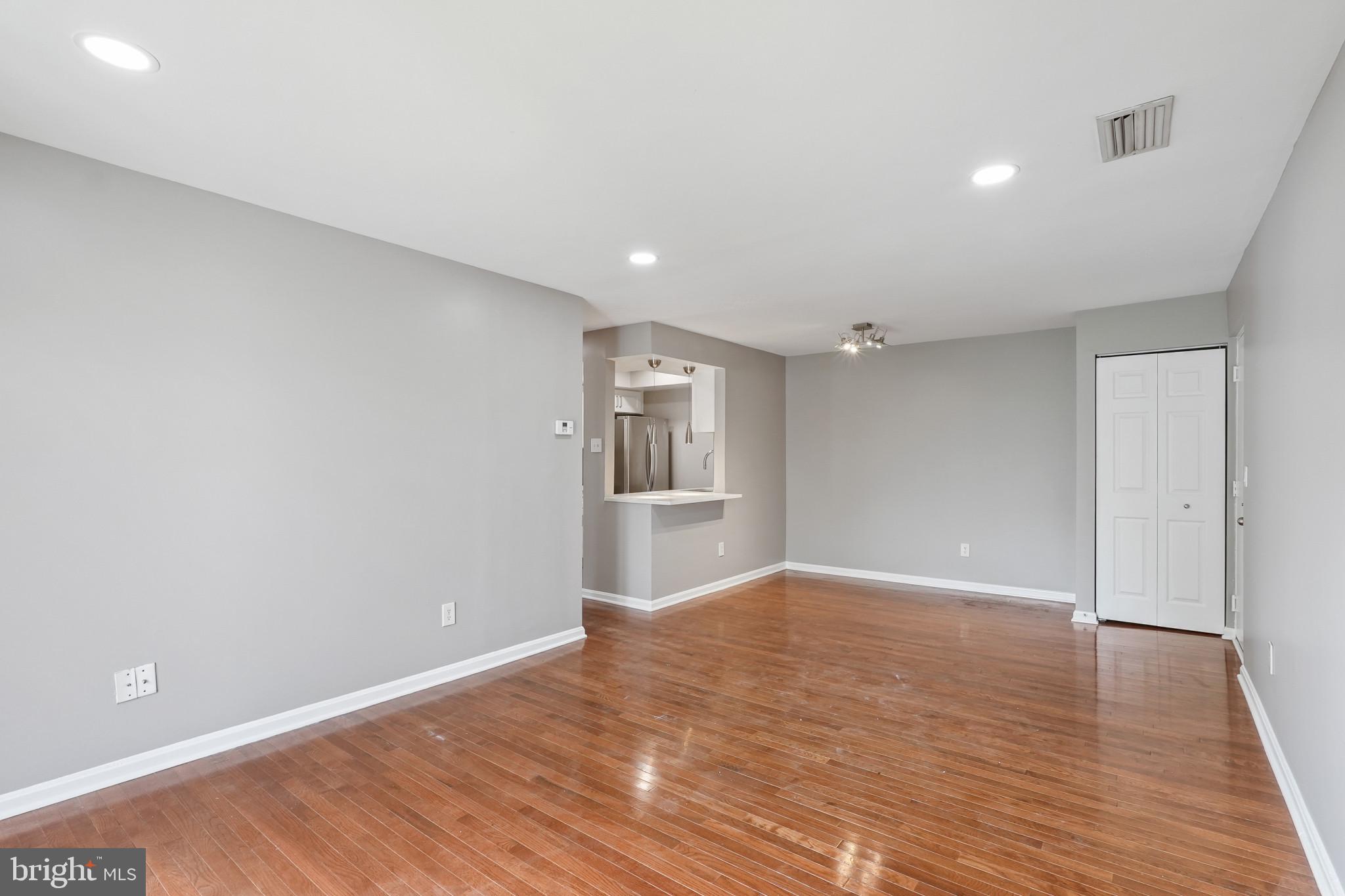 14807 Rydell Road, Unit 203 Centreville, VA 20121 - Photo 7 of 30 Living room