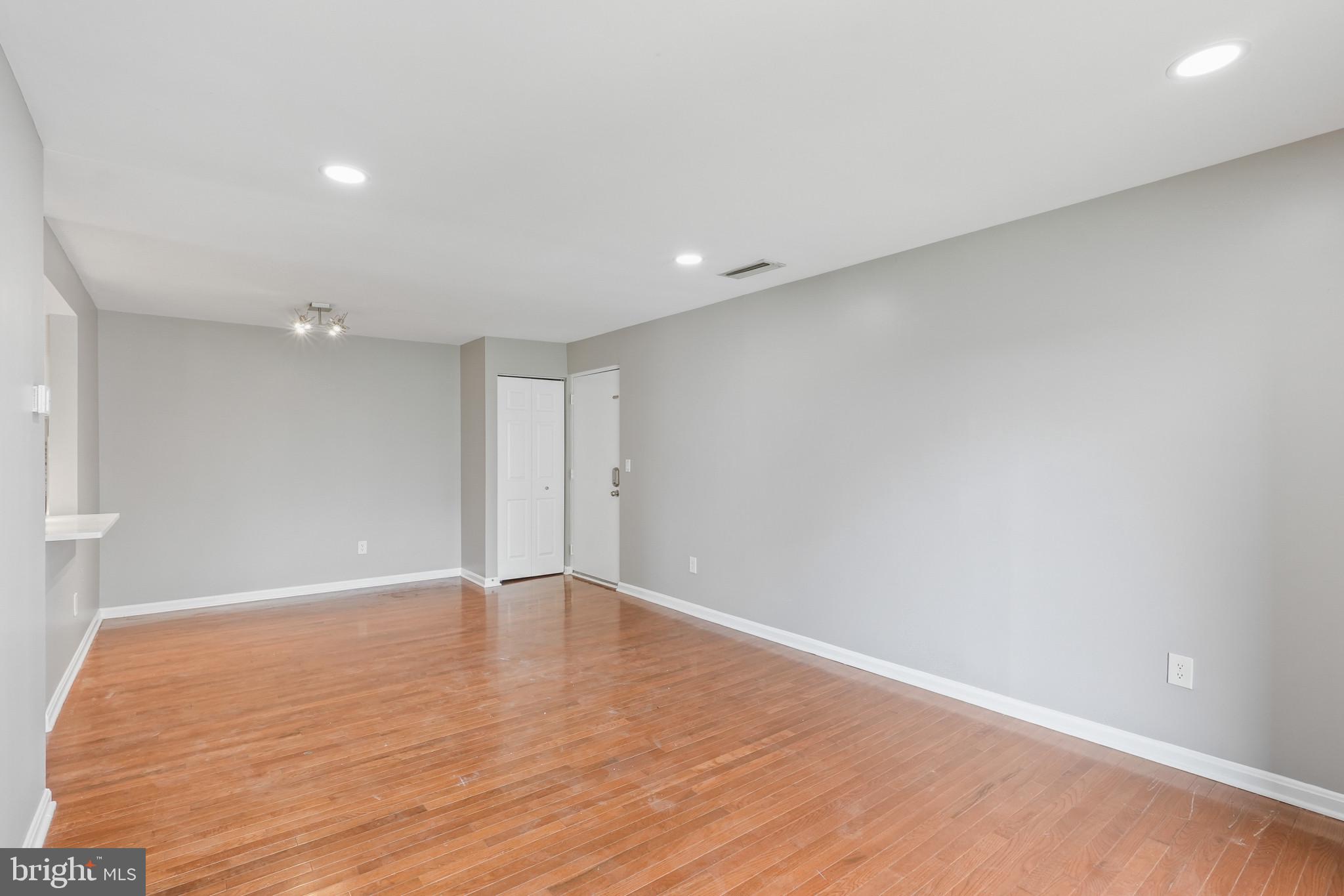 14807 Rydell Road, Unit 203 Centreville, VA 20121 - Photo 8 of 30 Living room