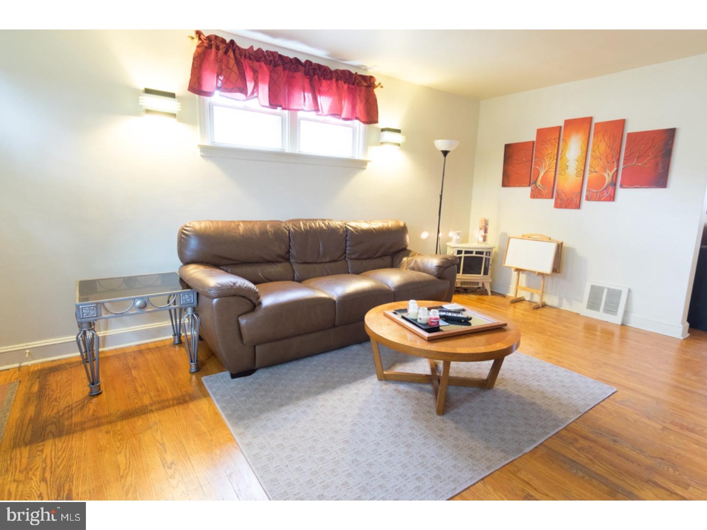 7528 Brentwood Road Philadelphia, PA 19151 - Photo 4 of 25 Living Room