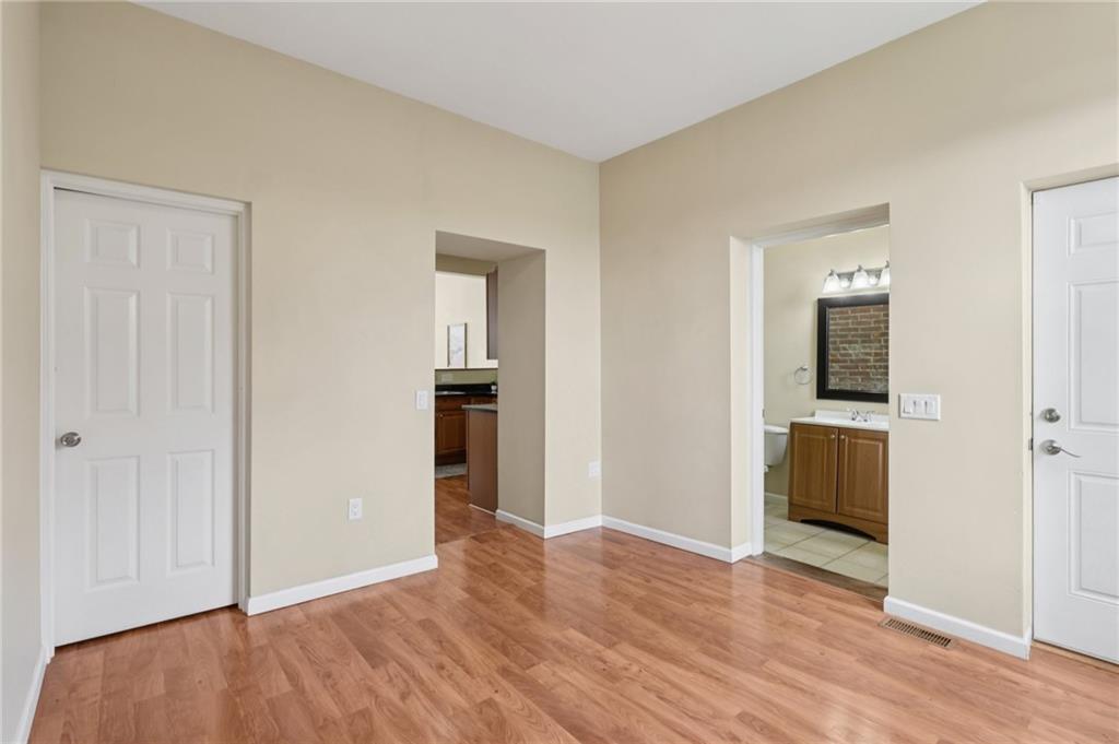 5156 Carnegie Street Pittsburgh, PA 15201 - Photo 12 of 39