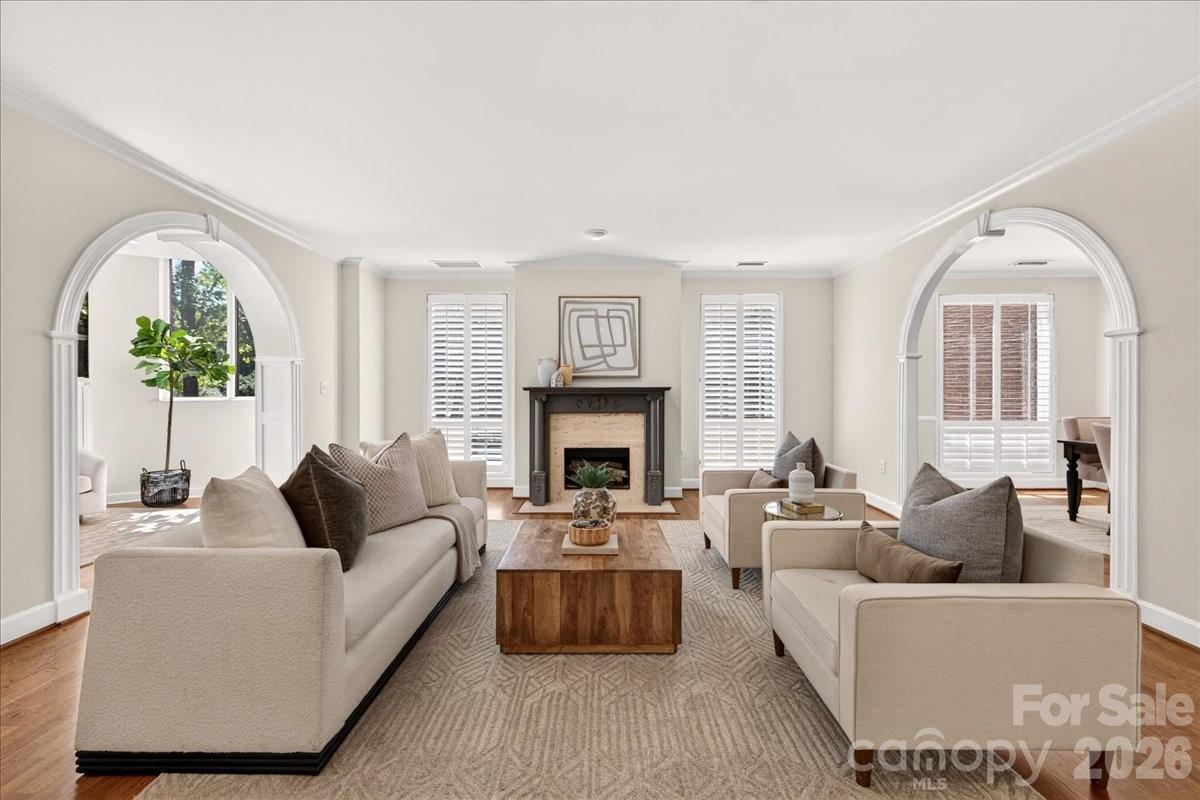 906 Cherokee Road Charlotte, NC 28207 - Photo 4 of 34 Gallery Image 4