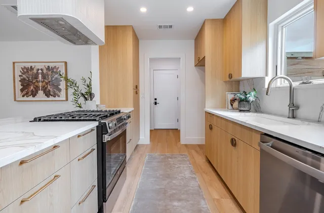 $679,500 | 2105 Trede Drive, Austin, TX 78745