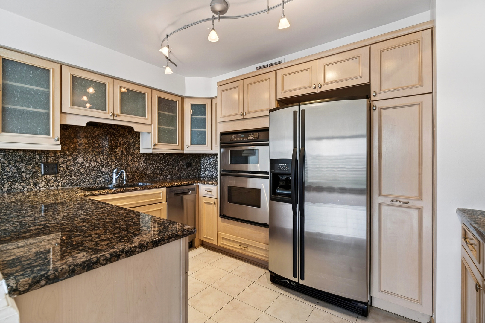 6007 North Sheridan Road, Unit 11G Chicago, IL 60660 - Photo 3 of 38