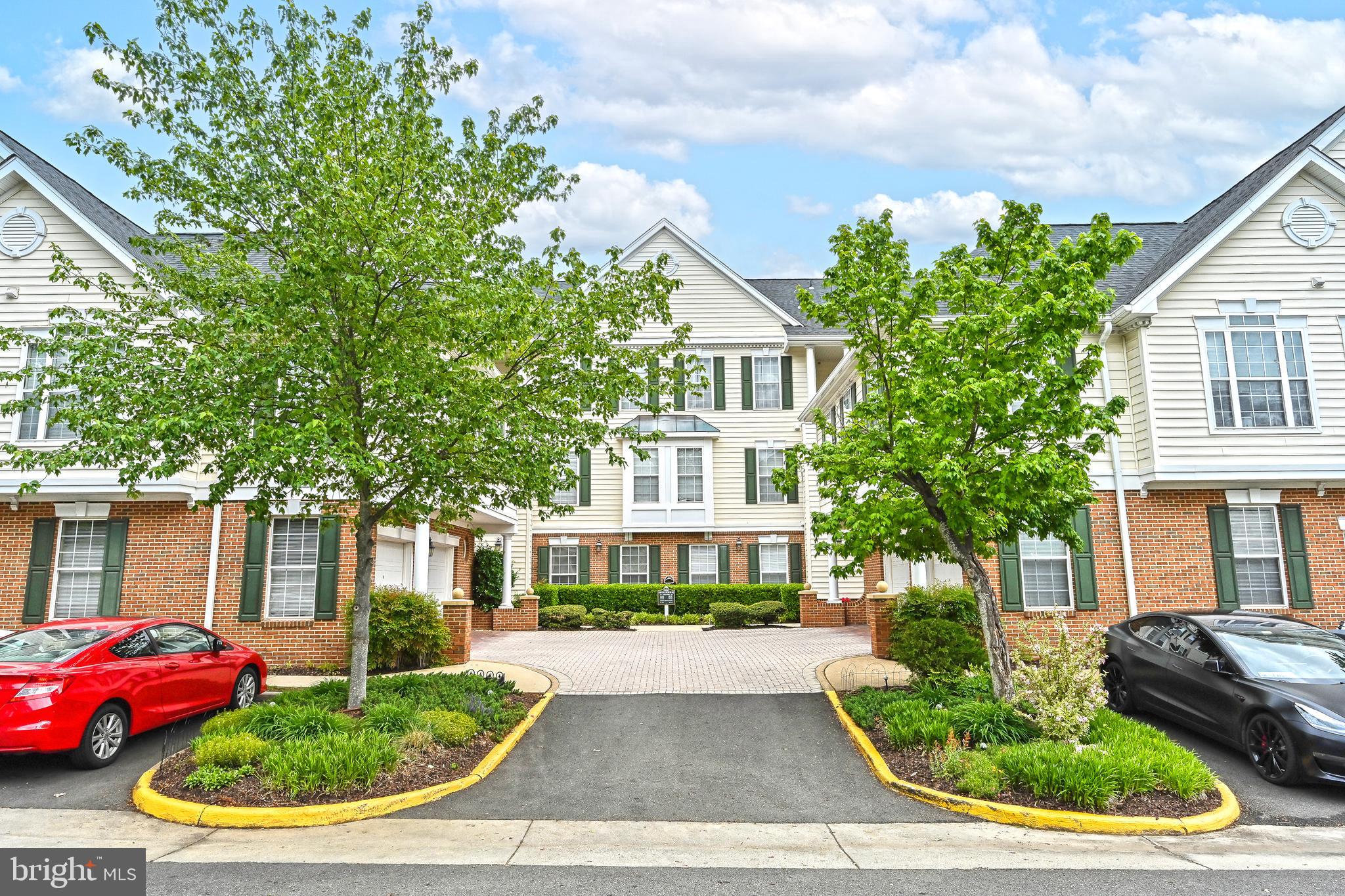 25252 Riffleford Square, Unit 201 Chantilly, VA 20152 - Photo 1 of 44 Gallery Image 1
