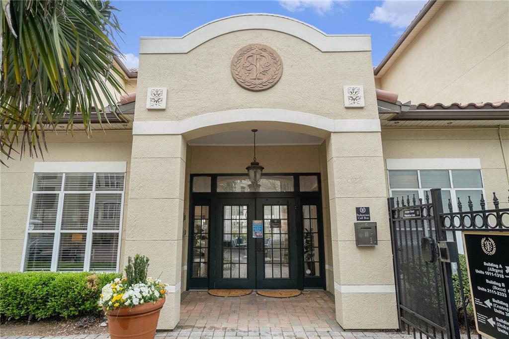 955 Juniper Street Northeast, Unit 3026 Atlanta, GA 30309 - Photo 2 of 32 a front view of a house with a garden