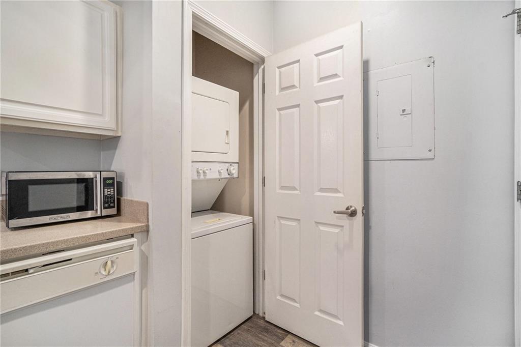 955 Juniper Street Northeast, Unit 3026 Atlanta, GA 30309 - Photo 9 of 32 a utility room with dryer and washer