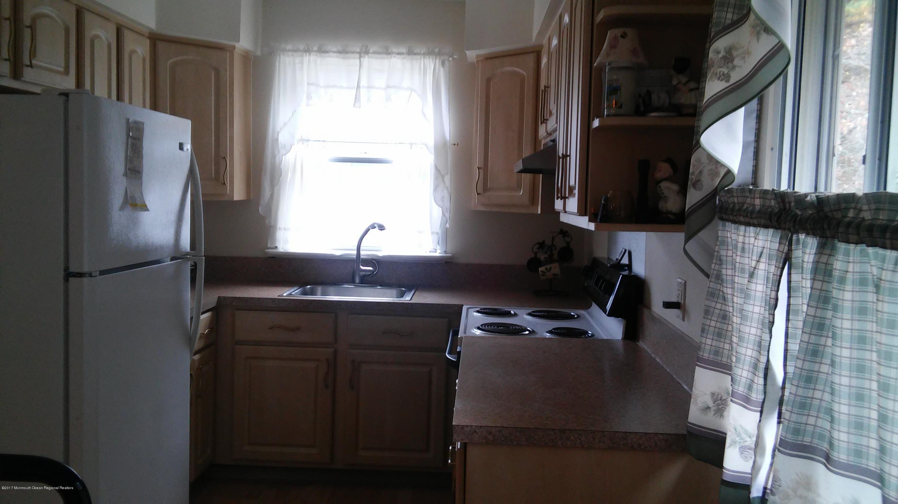 48 D Stonybrook Road Manchester Township, NJ 08759 - Photo 9 of 18 kitchen