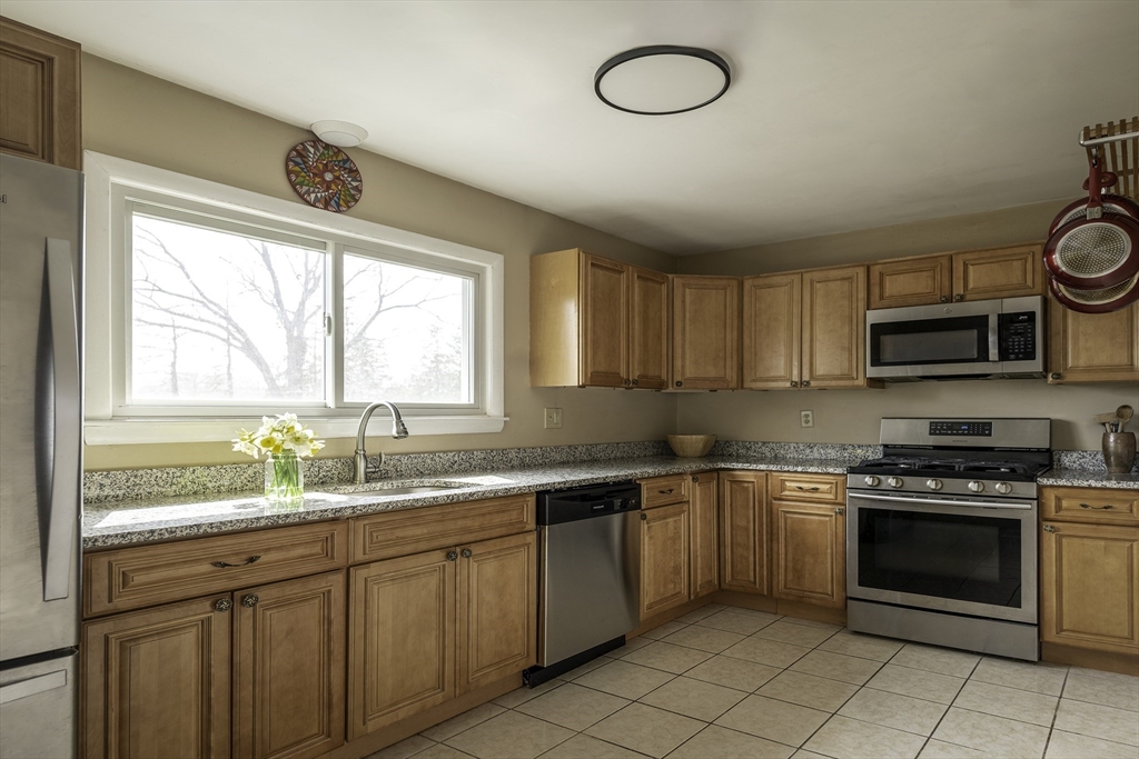 99 Essex Road Ipswich, MA 01938 - Photo 2 of 15