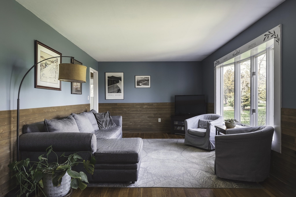 99 Essex Road Ipswich, MA 01938 - Photo 3 of 15