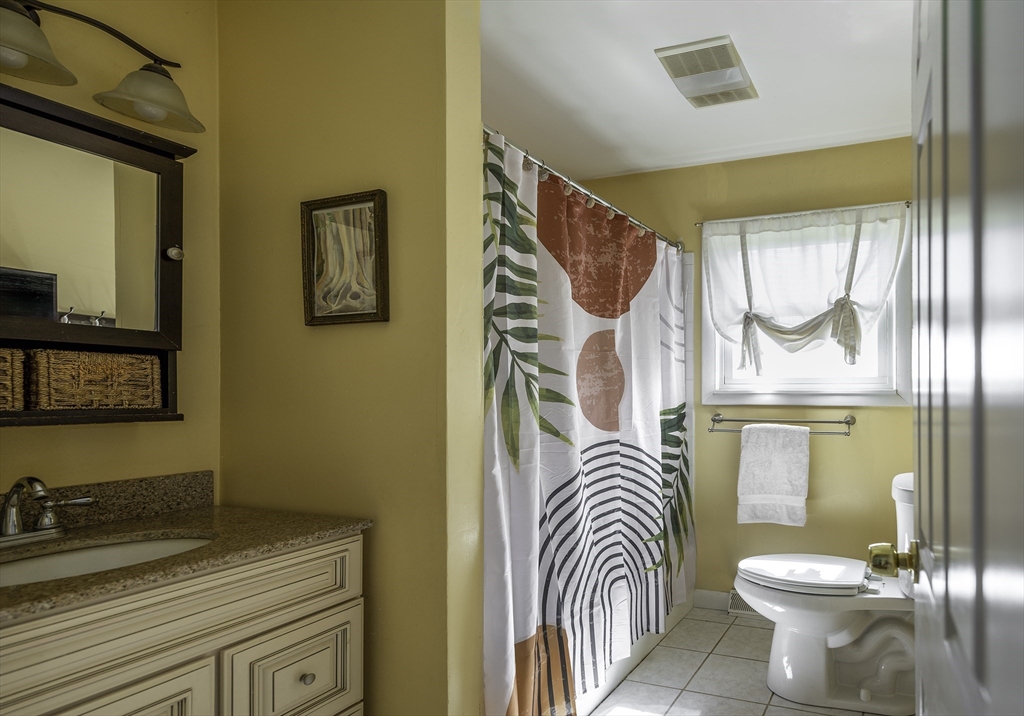 99 Essex Road Ipswich, MA 01938 - Photo 8 of 15