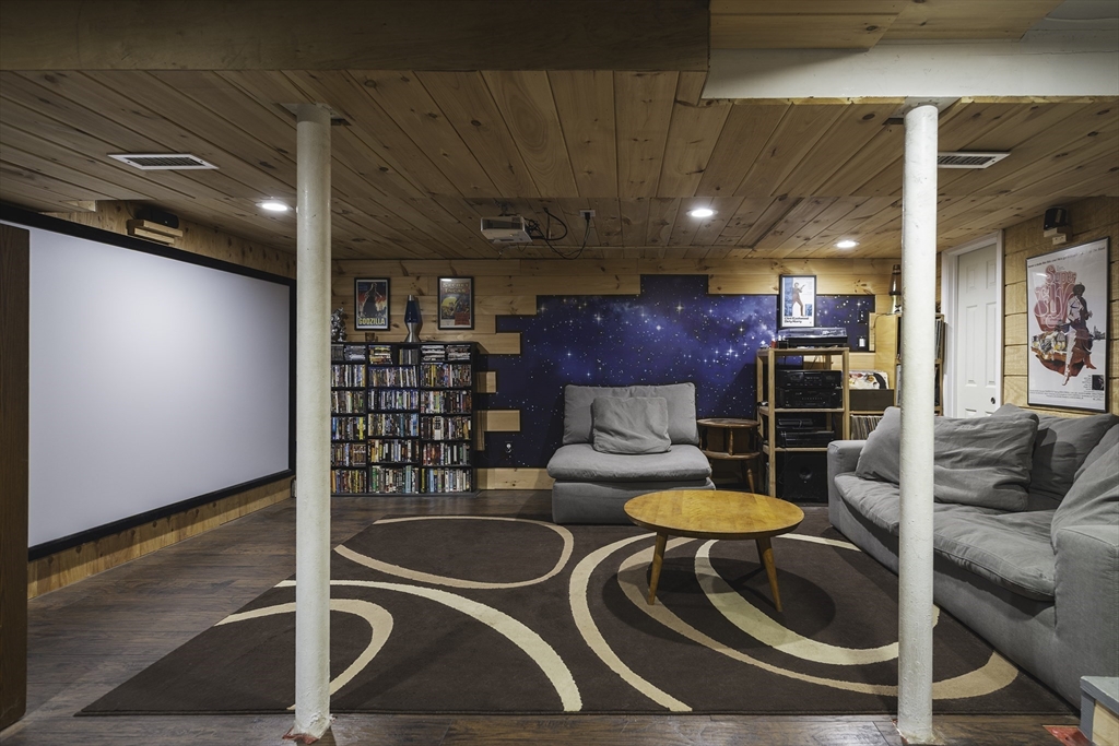 99 Essex Road Ipswich, MA 01938 - Photo 10 of 15