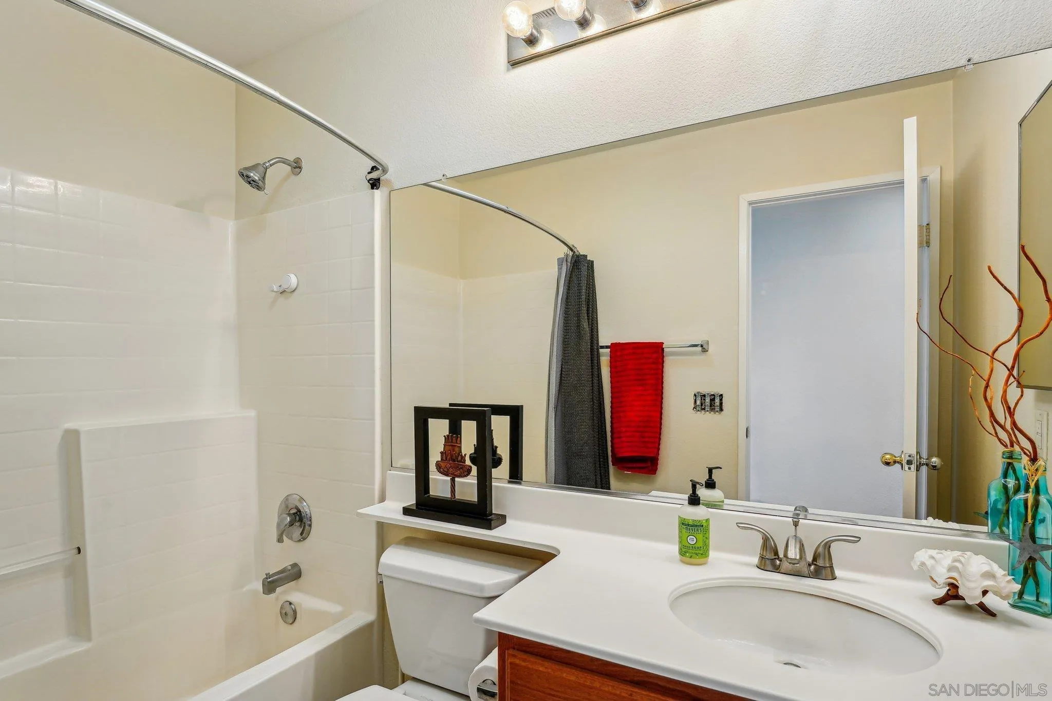 43166 Sereno Drive Temecula, CA 92592 - Photo 31 of 44 a bathroom with a bathtub shower sink vanity and mirror