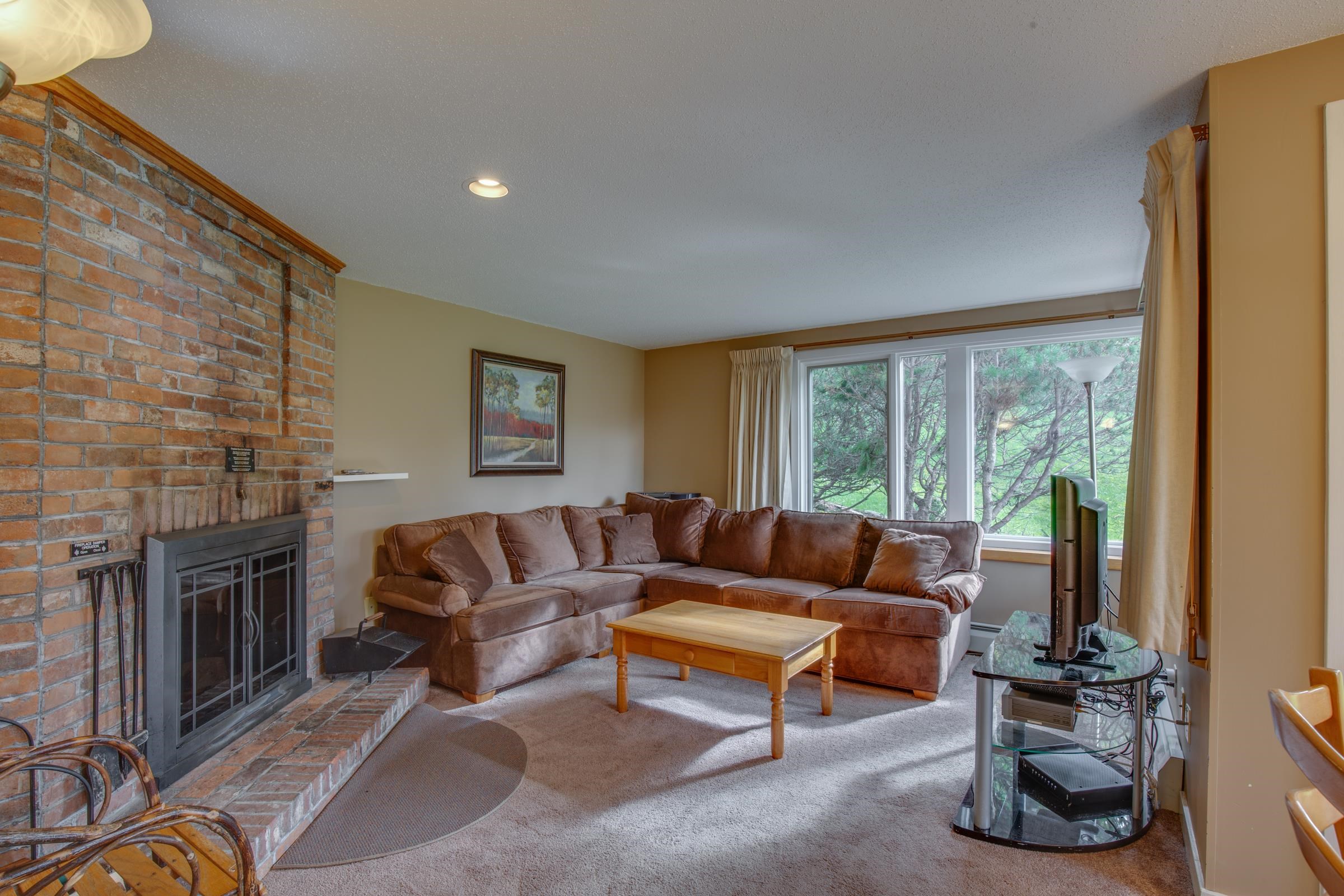 780 East Mountain Road, Unit B7 Killington, VT 05751 - Photo 3 of 18 Gallery Image 3