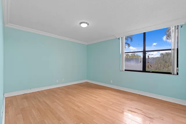 a view of empty room with window