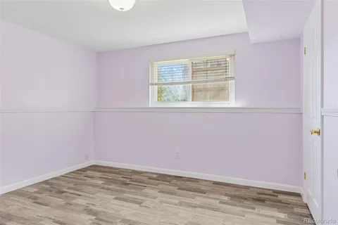 a view of empty room with window