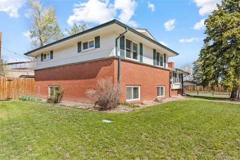 a house view with a outdoor space