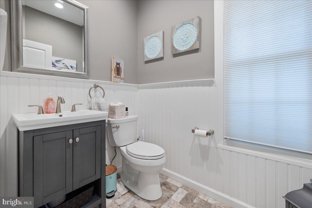 10 Eagleton Farm Road Newtown, PA 18940 - Photo 18 of 39 a bathroom with a sink toilet and a mirror