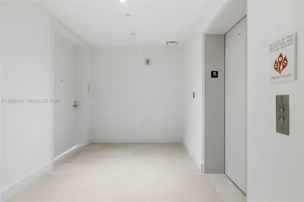 a picture of a room with a floor plan