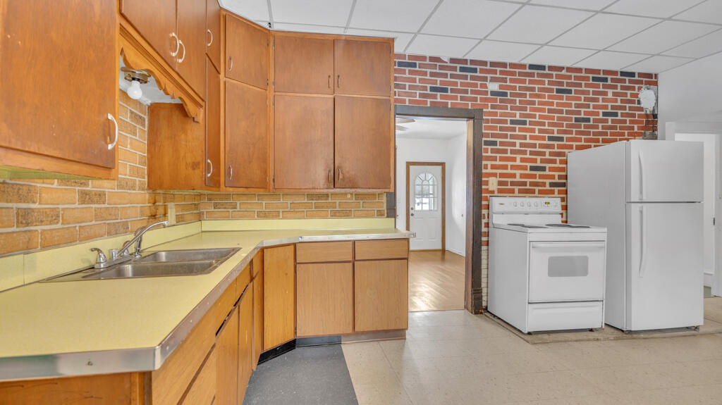 13113 Pioneer Road, Unit 13115 Meeme, WI 53063 - Photo 9 of 37 Kitchen Lower