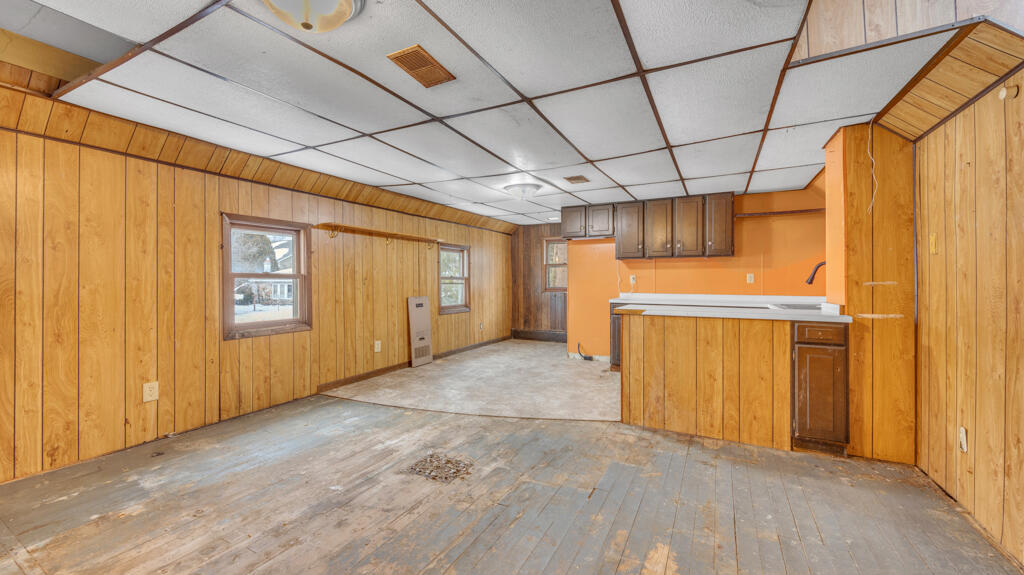 13113 Pioneer Road, Unit 13115 Meeme, WI 53063 - Photo 21 of 37 Kitchen - Living Room Upper