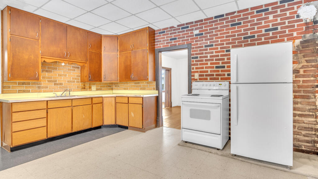 13113 Pioneer Road, Unit 13115 Meeme, WI 53063 - Photo 8 of 37 Kitchen Lower