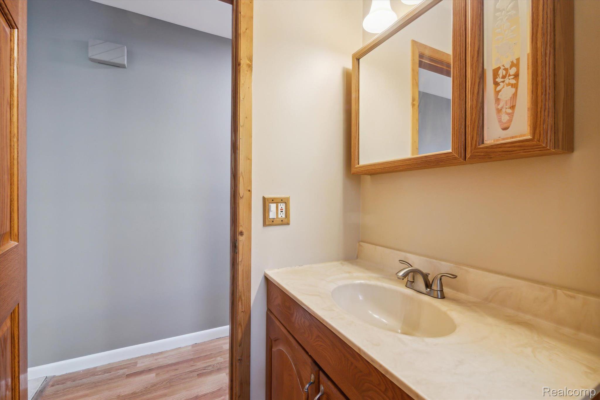 956 Hemingway Road Lake Orion, MI 48362 - Photo 36 of 70 Gallery Image 36
