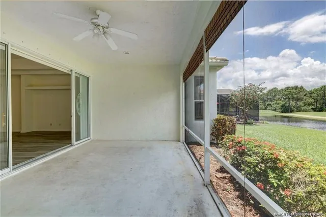 a view of an house that has garden