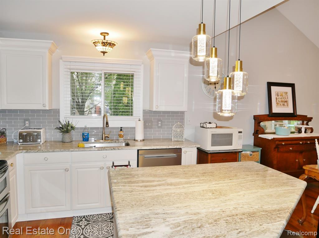 3328 Brompton Rochester Hills, MI 48309 - Photo 22 of 35
