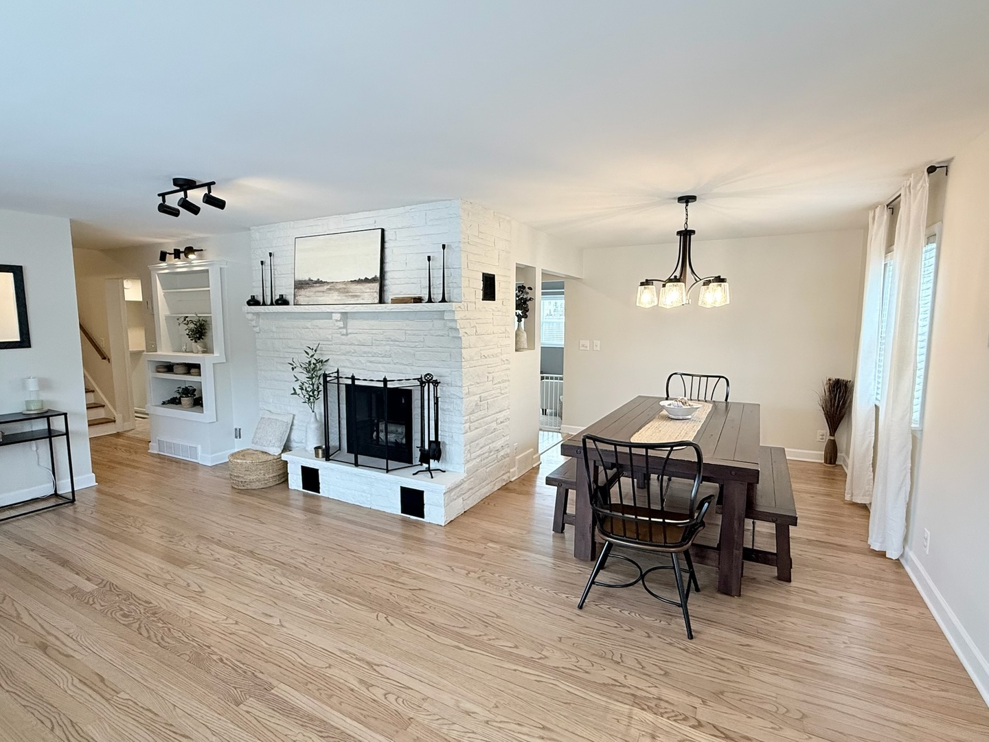 515 Roberts Lane Batavia, IL 60510 - Photo 16 of 42 a view of a livingroom with furniture and a fireplace