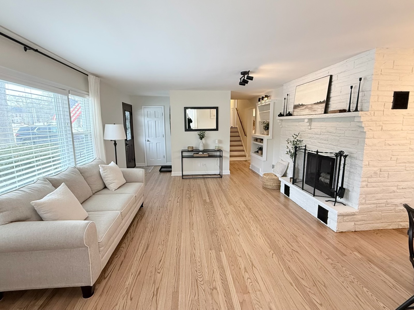515 Roberts Lane Batavia, IL 60510 - Photo 17 of 42 a living room with furniture and a fireplace