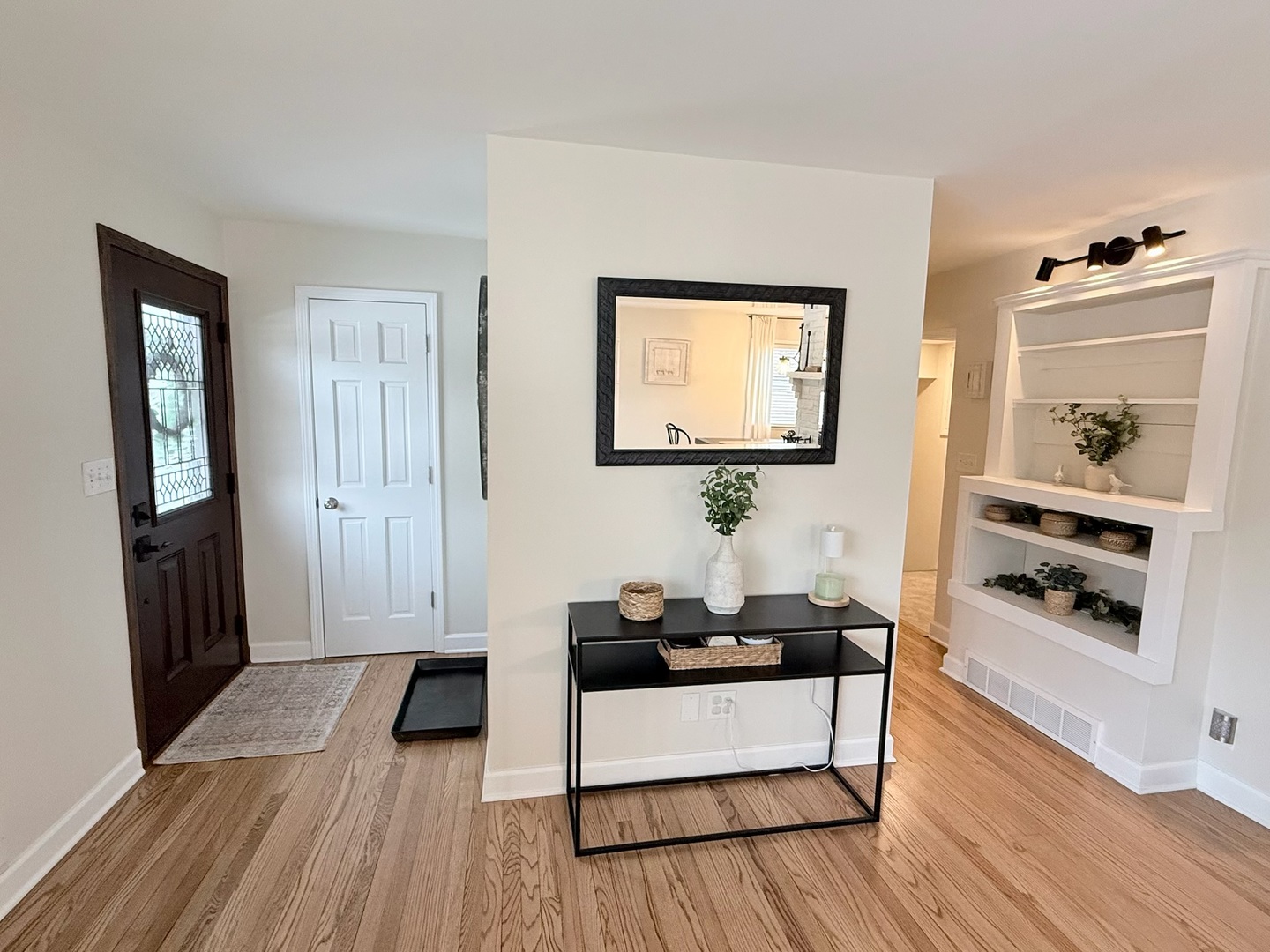 515 Roberts Lane Batavia, IL 60510 - Photo 18 of 42 a living room with furniture and wooden floor