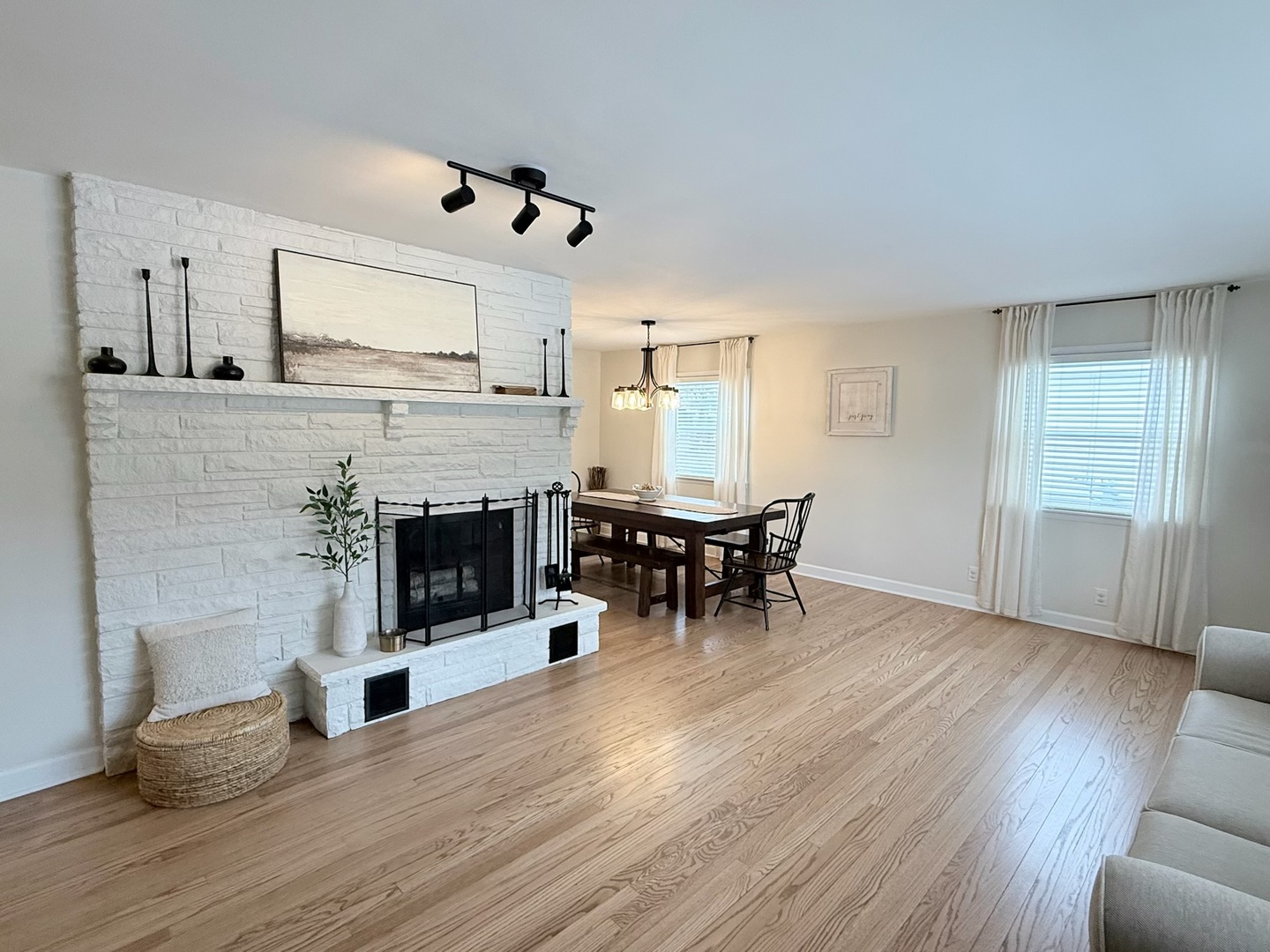 515 Roberts Lane Batavia, IL 60510 - Photo 20 of 42 a living room with furniture and a fireplace