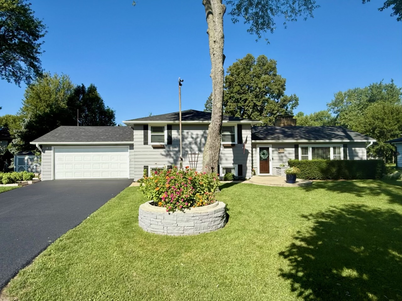 515 Roberts Lane Batavia, IL 60510 - Photo 2 of 42 a view of a house with a yard and potted plants