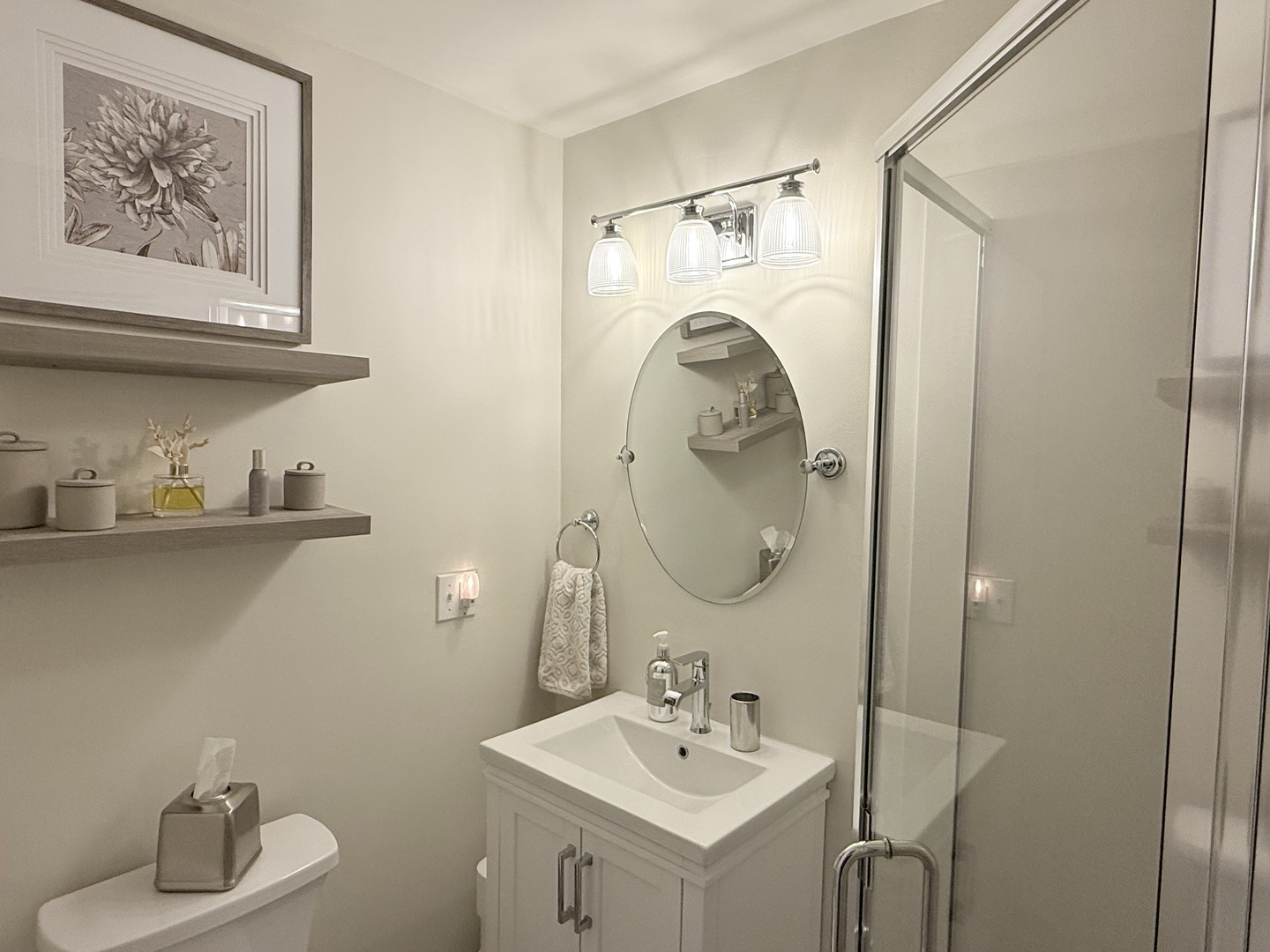 515 Roberts Lane Batavia, IL 60510 - Photo 22 of 42 a bathroom with a sink mirror and vanity
