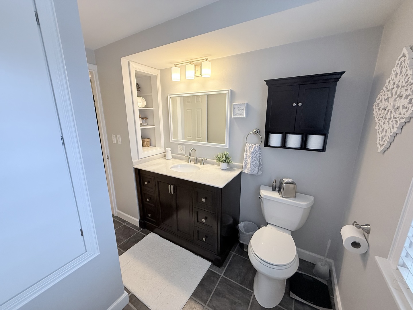 515 Roberts Lane Batavia, IL 60510 - Photo 29 of 42 a bathroom with a toilet a sink and a mirror