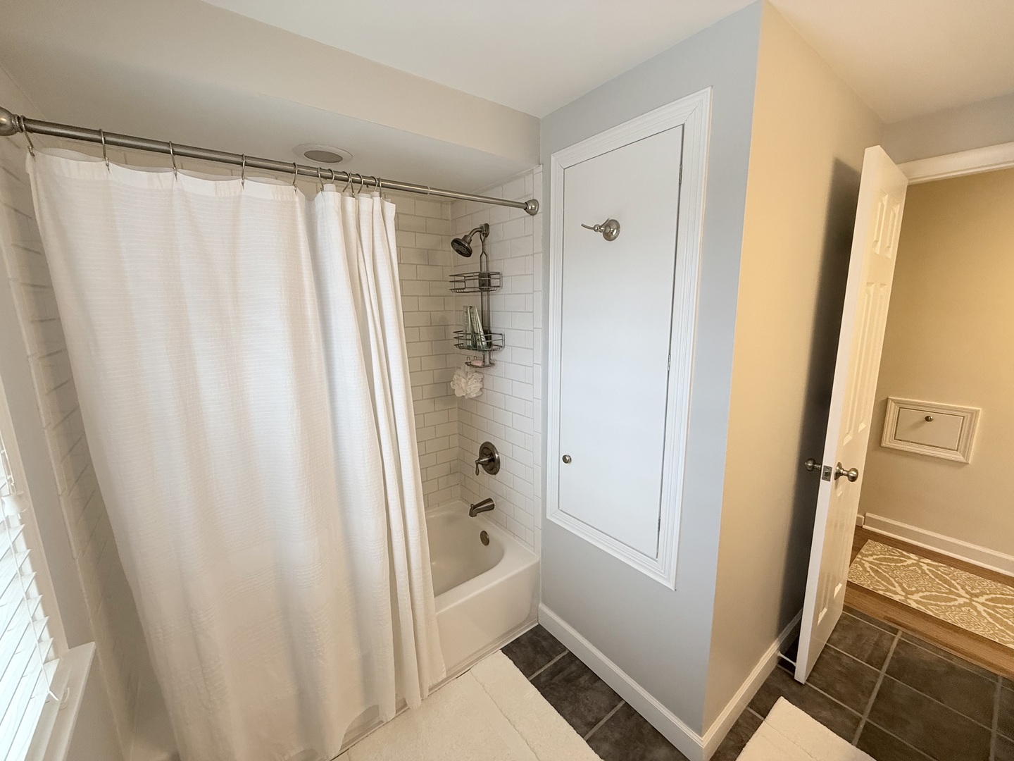 515 Roberts Lane Batavia, IL 60510 - Photo 30 of 42 a bathroom with a shower and a tub