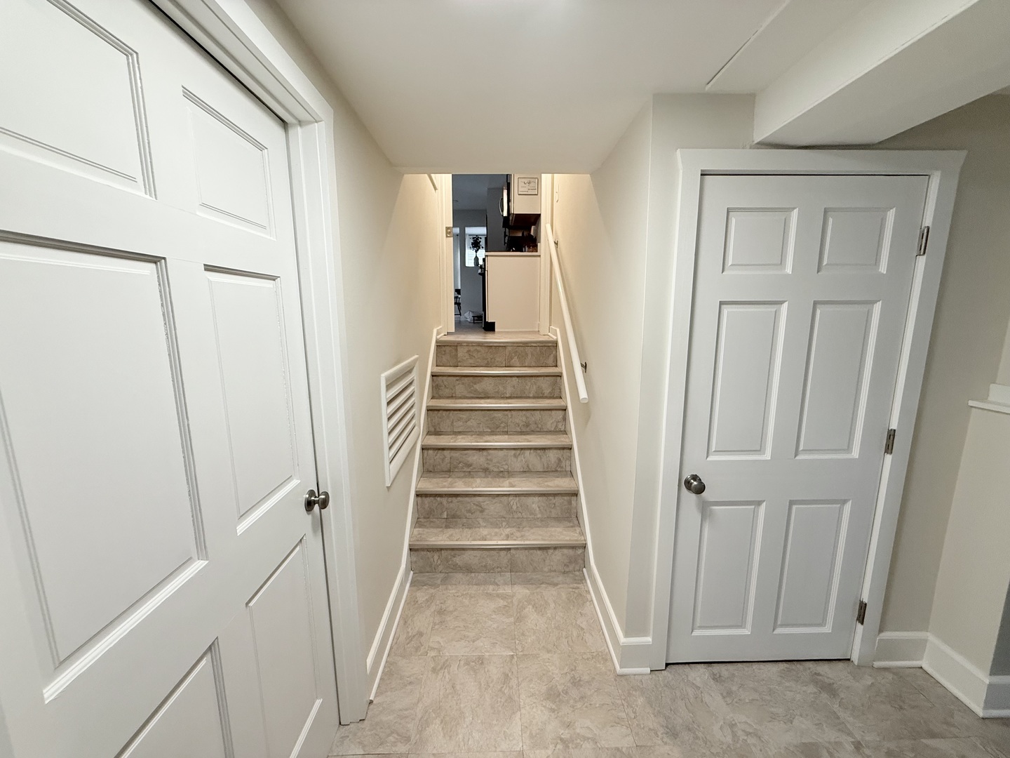 515 Roberts Lane Batavia, IL 60510 - Photo 31 of 42 a view of a hallway view with staircase