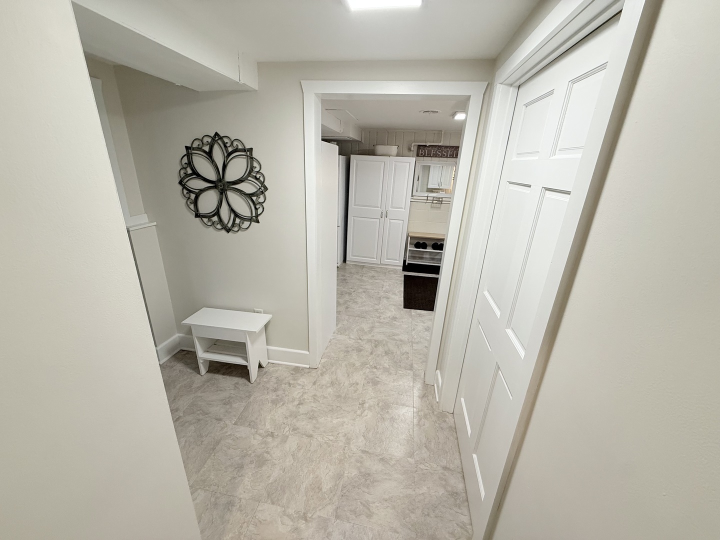 515 Roberts Lane Batavia, IL 60510 - Photo 32 of 42 a view of entryway with window and a table