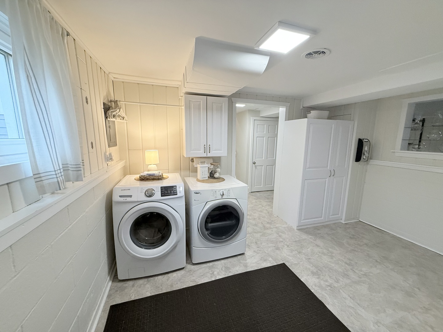 515 Roberts Lane Batavia, IL 60510 - Photo 36 of 42 a utility room with dryer and washer