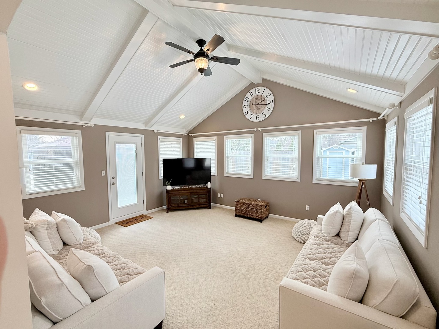 515 Roberts Lane Batavia, IL 60510 - Photo 6 of 42 a living room with furniture and a large window
